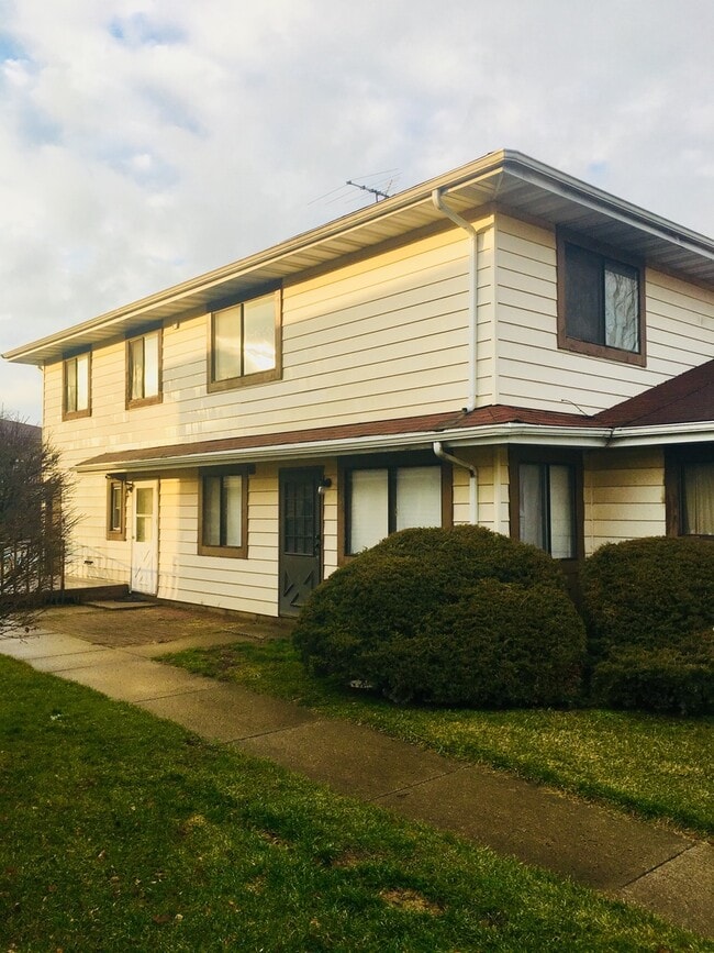 Building Photo - 6883 Fillmore Dr Unit 1