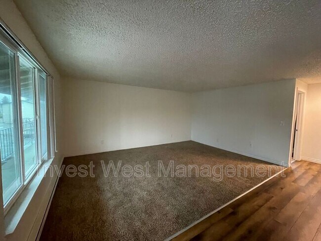 Photo - 944-933 33rd Ave