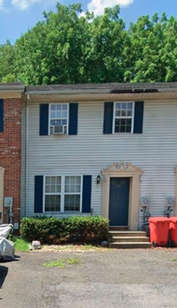 Building Photo - 3BR Townhome - Northampton School District