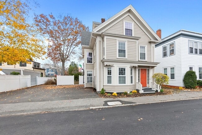 Photo - 23 Thorndike St Apartment Unit 3