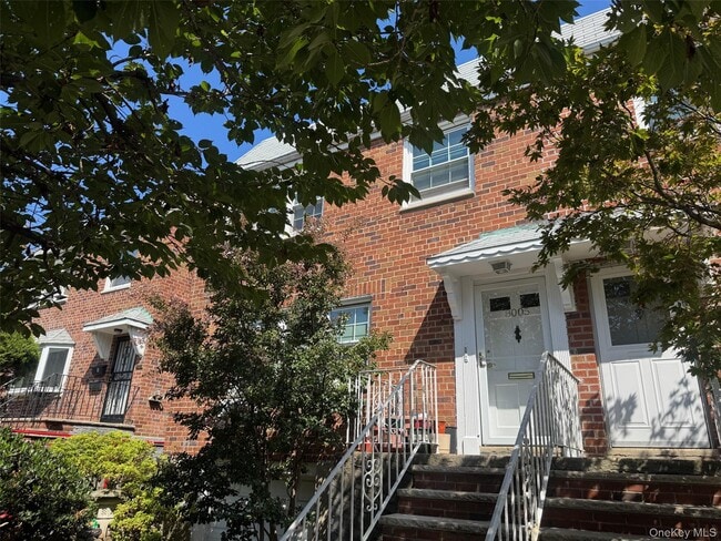 Building Photo - 80-05 165th St Unit 1st FL Rental