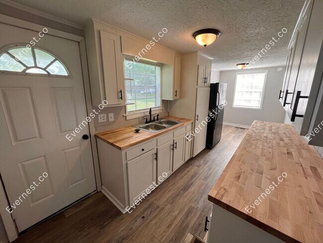 Photo - 1213 Deeb St