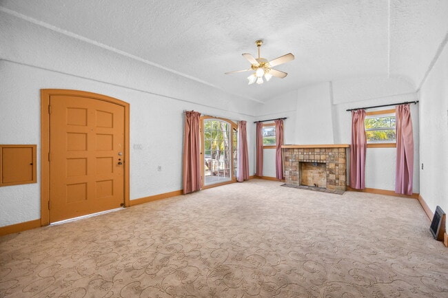 Photo - 301 N Janss St