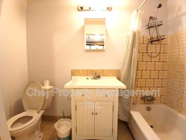 Photo - 13321 119 St NW