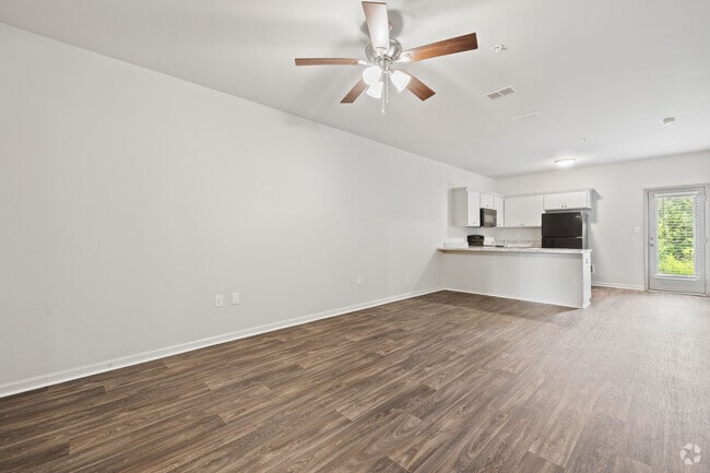 2BR, 2BA - 900SF - Living Room/Kitchen