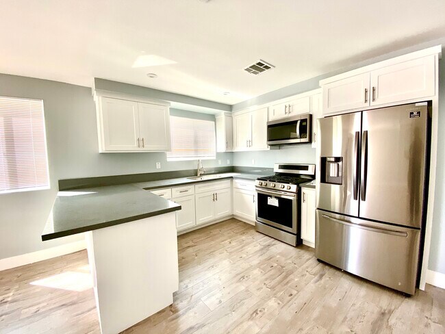 Photo - 1635 E 33rd St