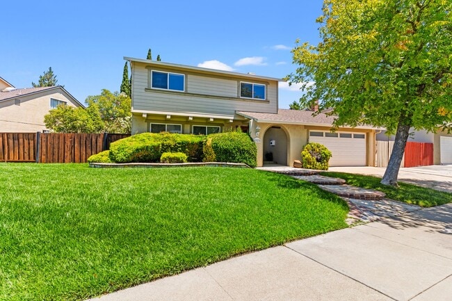 Building Photo - Beautifully Updated Pleasanton Four Bedroom Retreat w/ Vaulted Ceilings & Custom Details