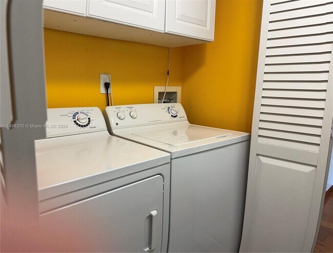 Photo - 2709 S Oakland Forest Dr