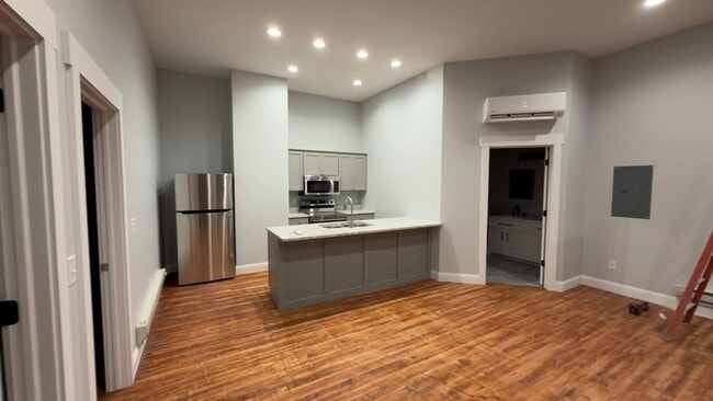 Building Photo - Downtown Rental Unit 201