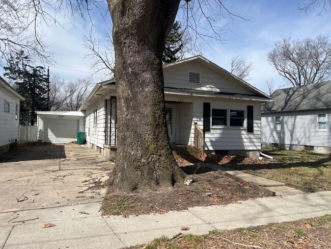 Photo - 2 Bedroom, 1 Bath home with 1 car garage