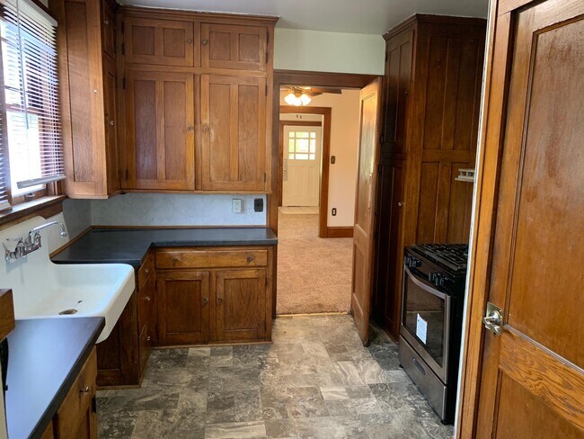 Photo - 1414 8th Ave SE