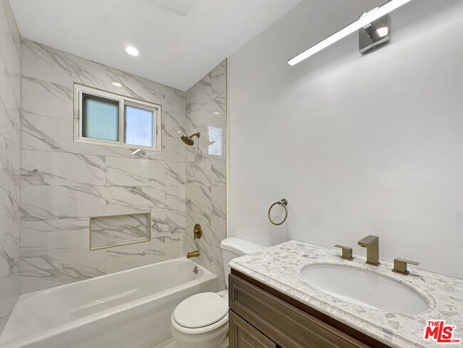 Photo - 804 E Kelso St Unidad 4 Rental