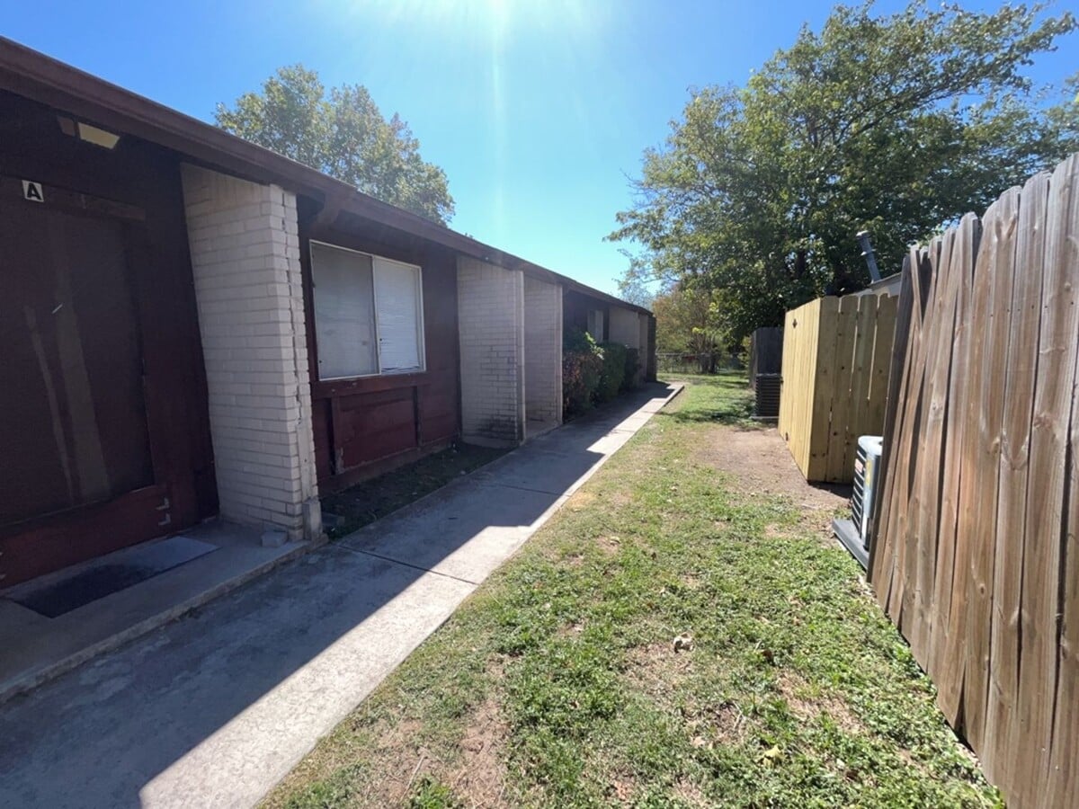 Photo - 2210 Silverway Dr Apartment Unit 2210 Silverway  B
