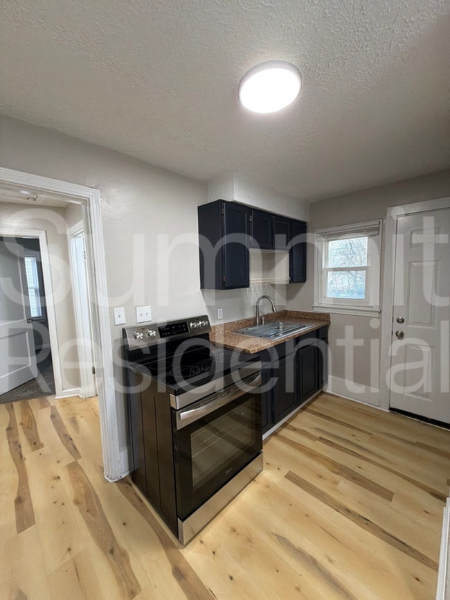 Photo - 3005 Linwood Ave