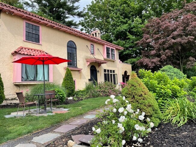 Building Photo - 108 Dexter Rd