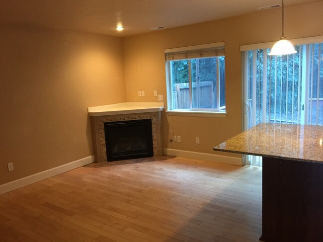 Photo - 431 SE Spring St