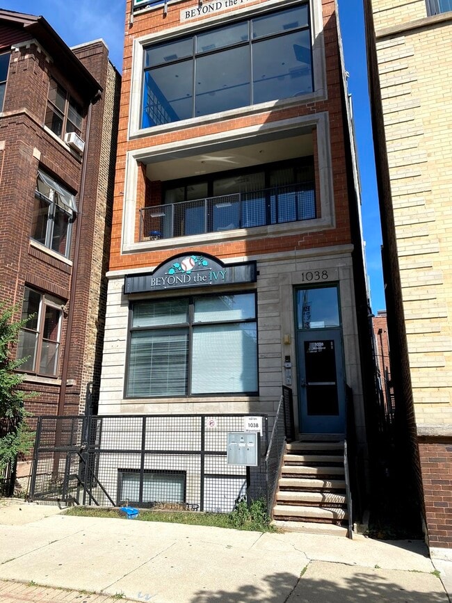 Photo - 1038 W Waveland Ave Unidad 1 Rental