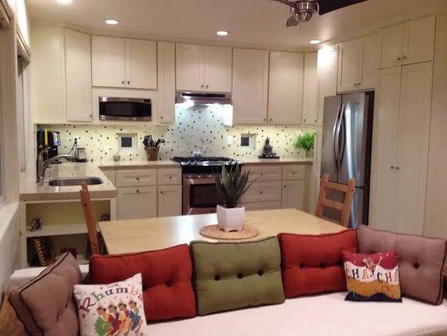Building Photo - 575 Webster Dr
