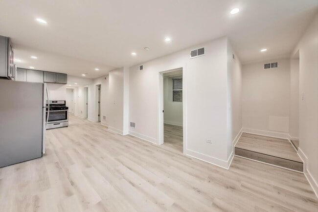 Photo - 1437 W Oakdale Ave Unit G