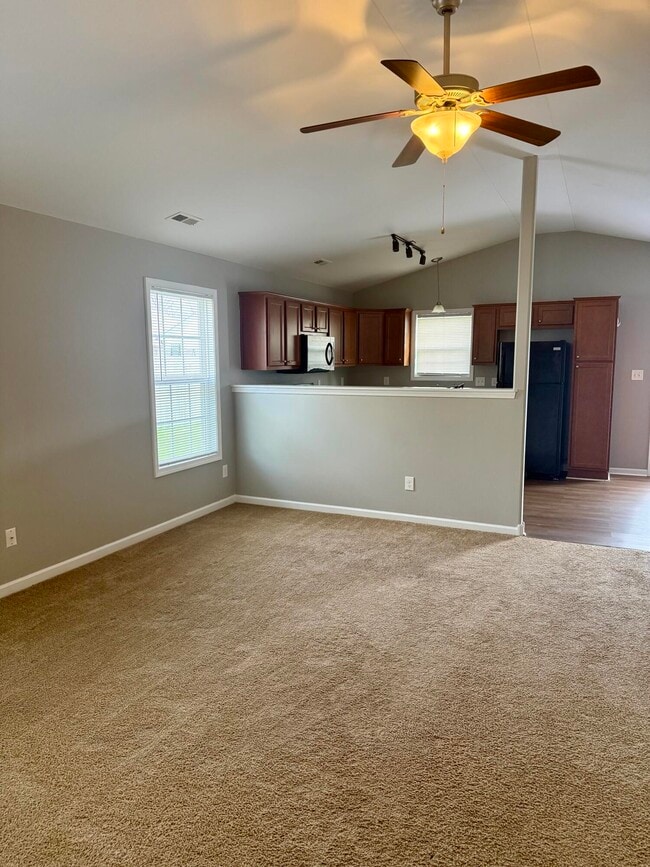 Photo - 329 Oxford Cir