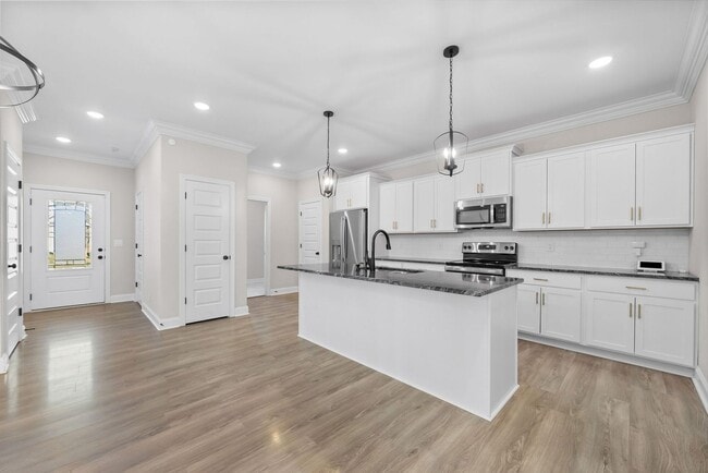 Building Photo - 3 Bedroom 2 1/2 Bath Dog Friendly Home For Rent!