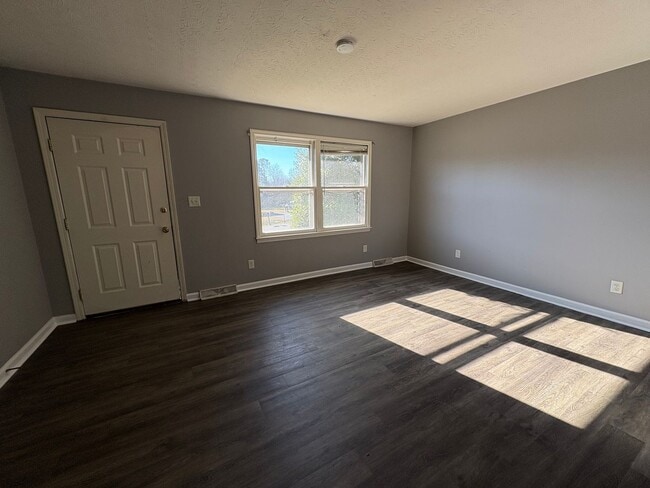 Photo - 840 Lynnwood Way Unidad B