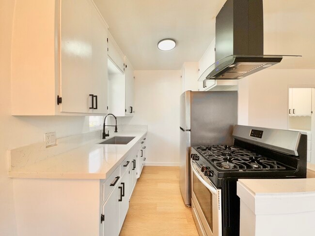 Building Photo - 6303 Cherry Ave Unit 4 Rental