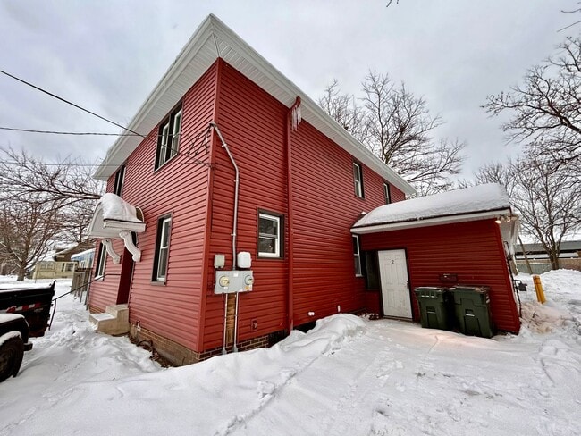 Building Photo - 297 W Larch Ave Unit #2