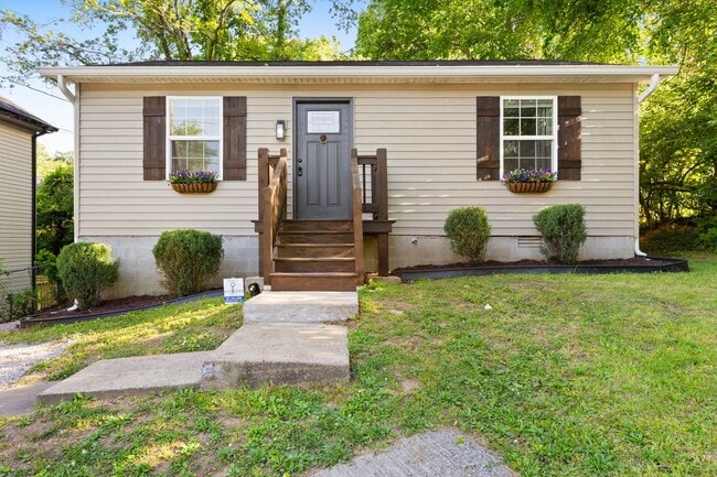 Building Photo - Charming Renovated 2 Bedroom Home with Spacious Yard & Updated Interior