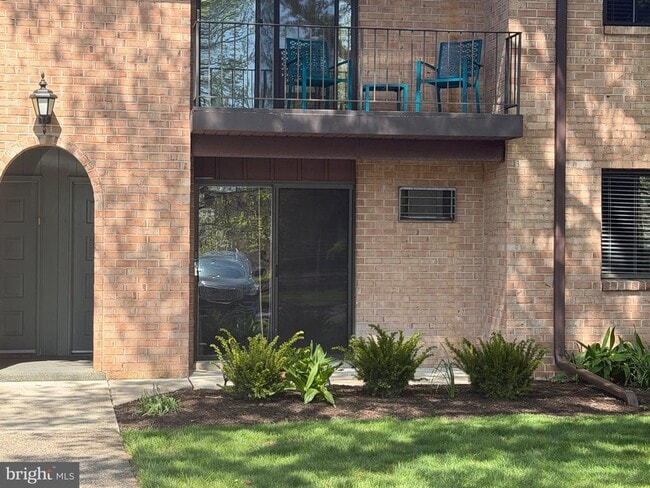 Building Photo - 612 N Shady Retreat Rd Unit 11