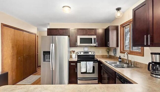 11816 Highridge Dr