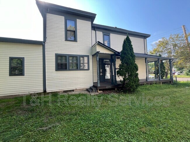 Photo - 747 E McCarty St House