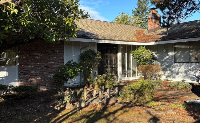 Photo - 3 Bed / 2.5 Bath Bellevue rambler $3,895/month