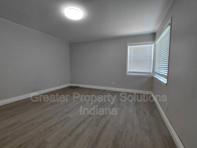 Photo - 7974 White Oak Ave