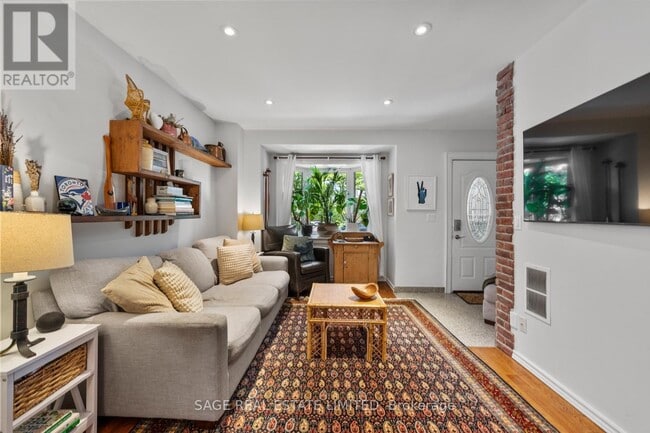 Photo - 1084 Pape Ave