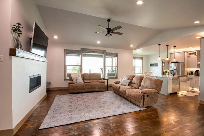 Photo - 965 Sonoma Dr