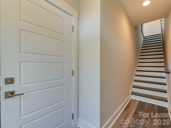606 W End Dr