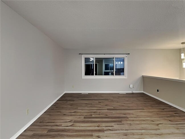 Photo - 6865 Buckingham Rd