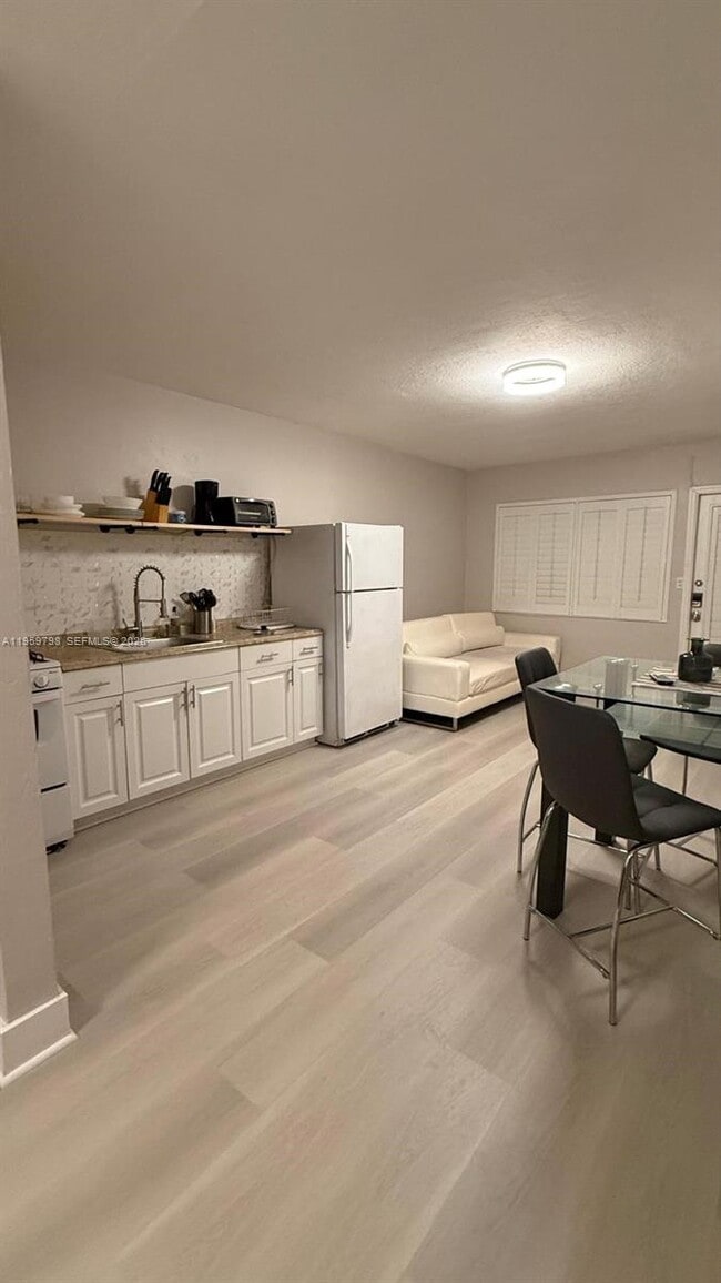 Building Photo - 4201 Indian Creek Dr Unit 4