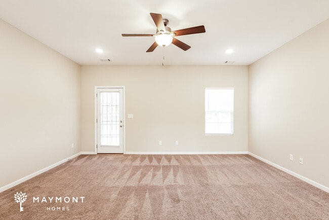Photo - 1374 Oak Ln