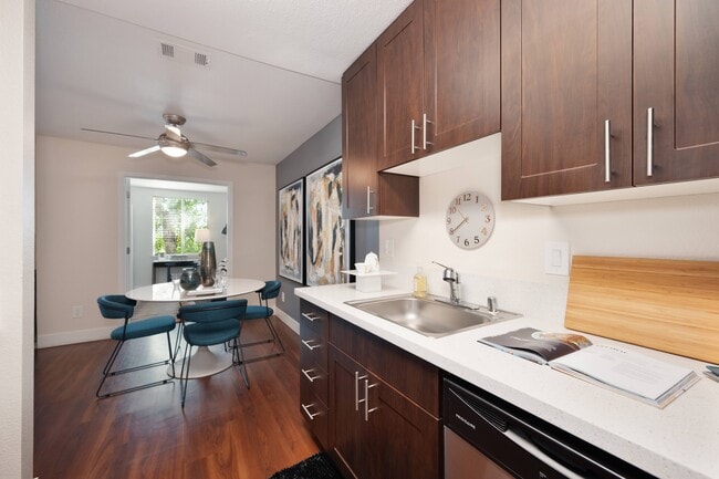 Beringer Kitchen & Dining Area