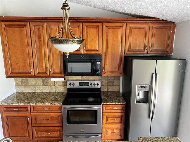 Photo - 304 Oak Ln Track