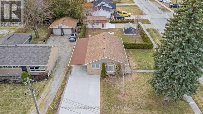 Photo - 105 Wellington St W