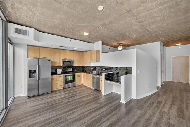 Photo - 3324 Peachtree Rd NE Unit 915