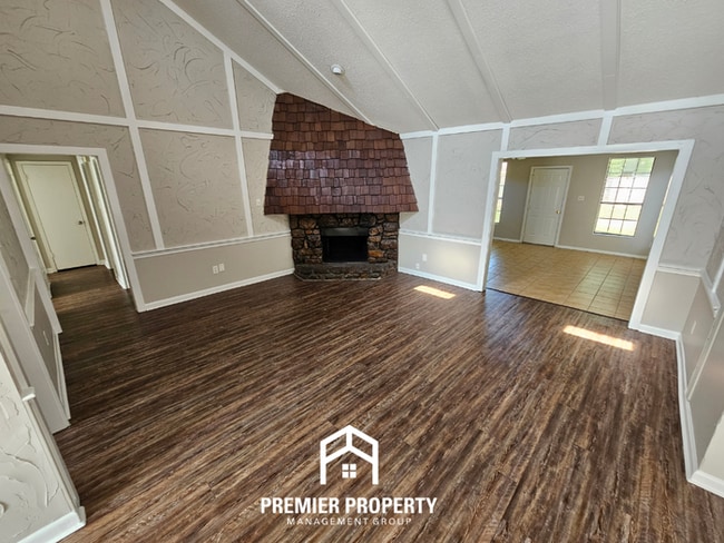 Move-In Ready 3BR Gem in Memphis - Cozy Fireplace, Tile Dining & Private Yard