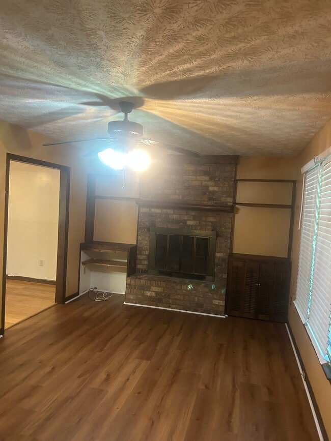 Photo - 198 Fairfield Cir