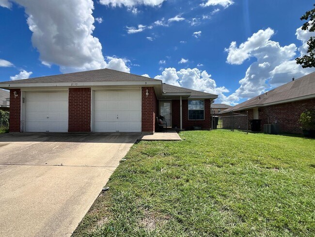 Photo - COMING SOON! Unidad 2710 Alma Drive - B