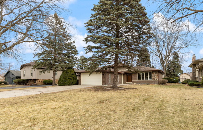 Building Photo - 8518 Candlelight Dr W