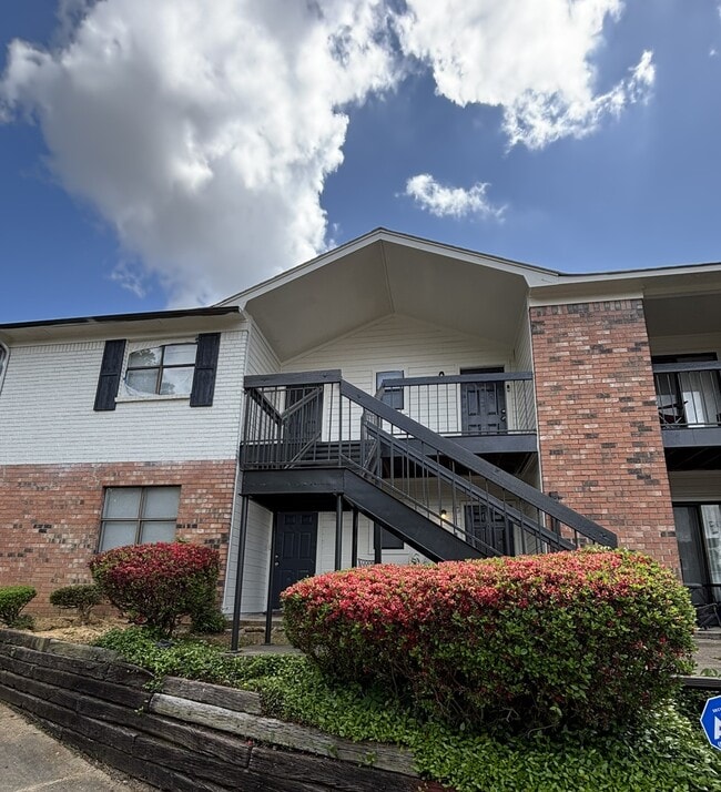 Building Photo - River Bend Apartments