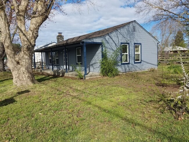 Building Photo - Old School Charm!  Huge Backyard!  Close t... Rental
